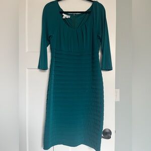 London Times deep emerald green Ruched Sheath Cocktail Dress 3/4 sleeve